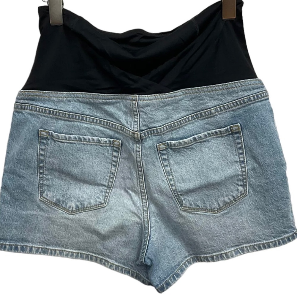 Isabel Maternity‎ Crossover Panel Lightwash Denim Short (size 10, 12, and 14) - Picture 2 of 8